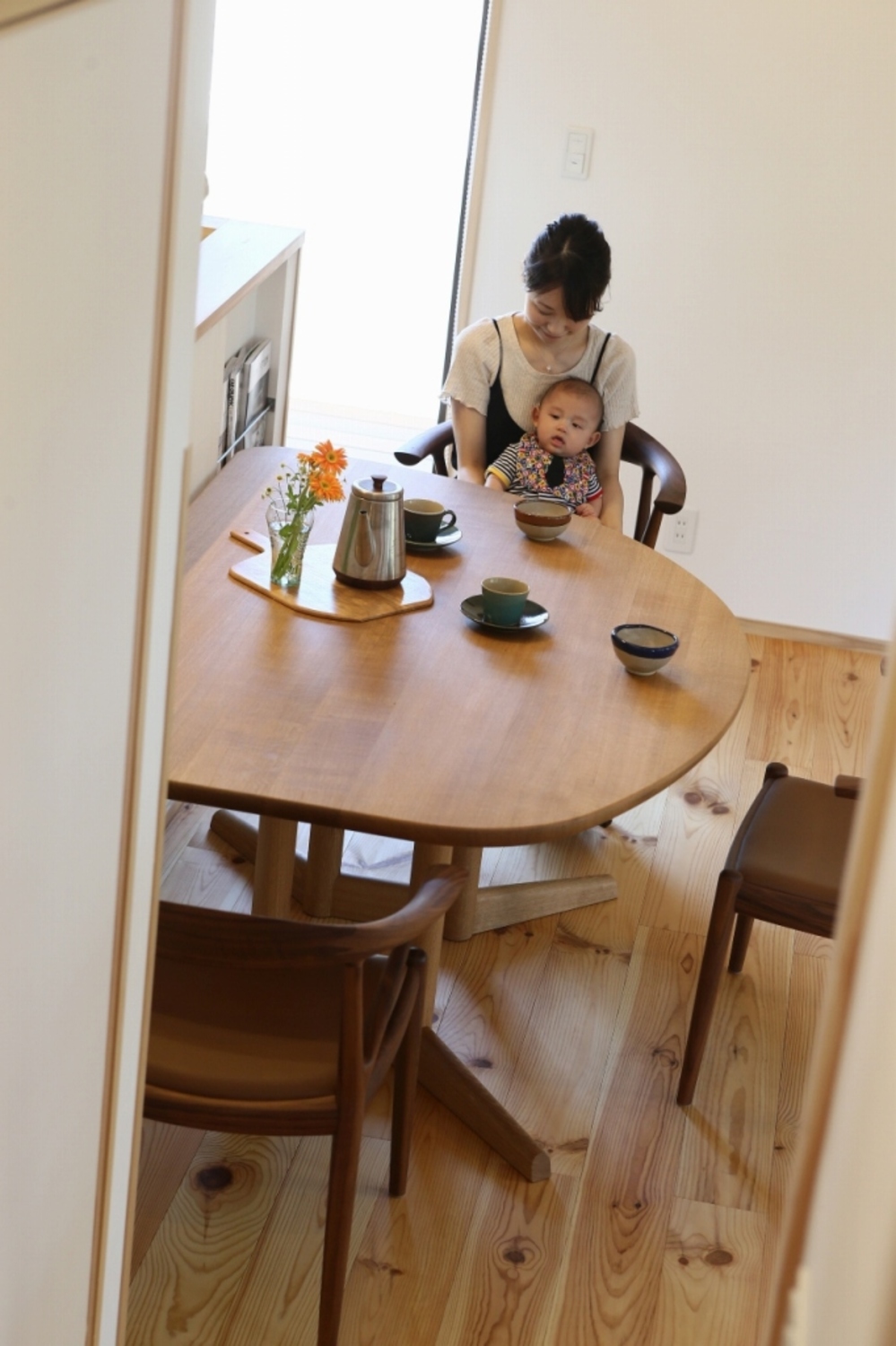 キッチンに壁付けのダイニング