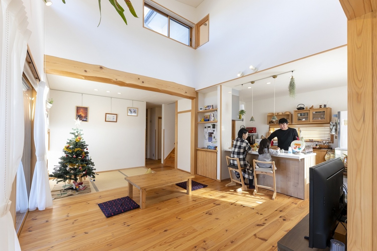 広がり間取りで、家じゅうどこに居ても家族の気配が感じられる。