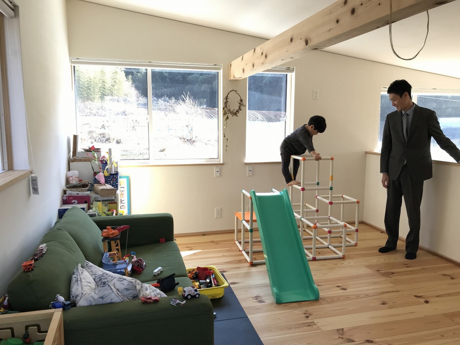 2Fの子ども室はオープンなつくりに。思い切り遊べる広々空間。