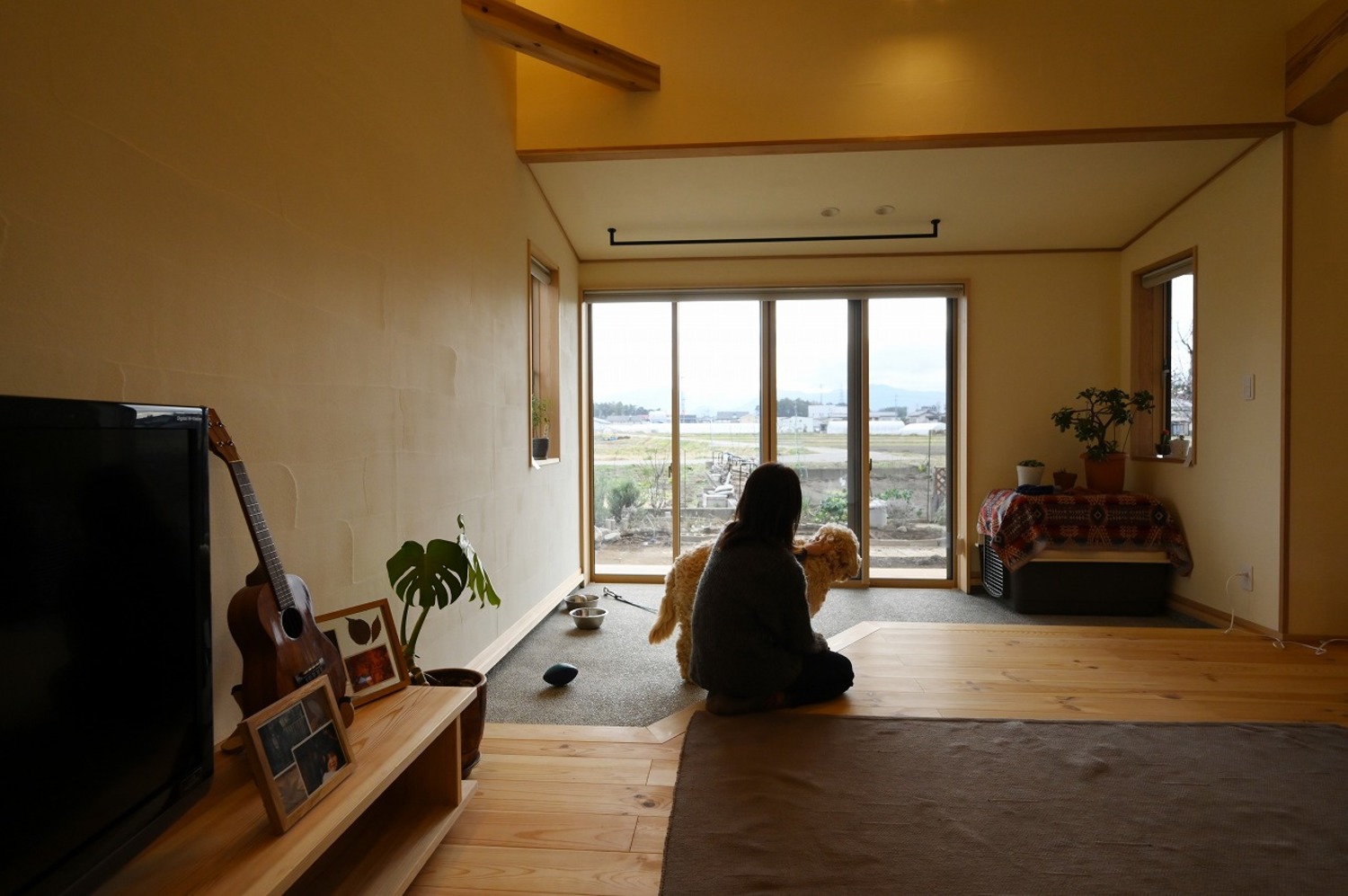 土間サロンからの景色はバツグン。外の景色もしっかり室内に取り込む窓計画。