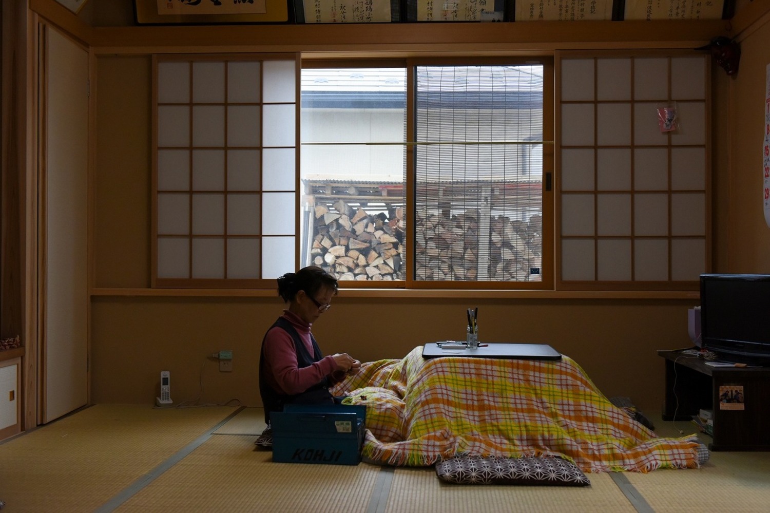 お母様の居室は、長押を設け京壁で仕上げた畳の間。古材を再利用し、建替えの寂しさを喜びに変えた。
