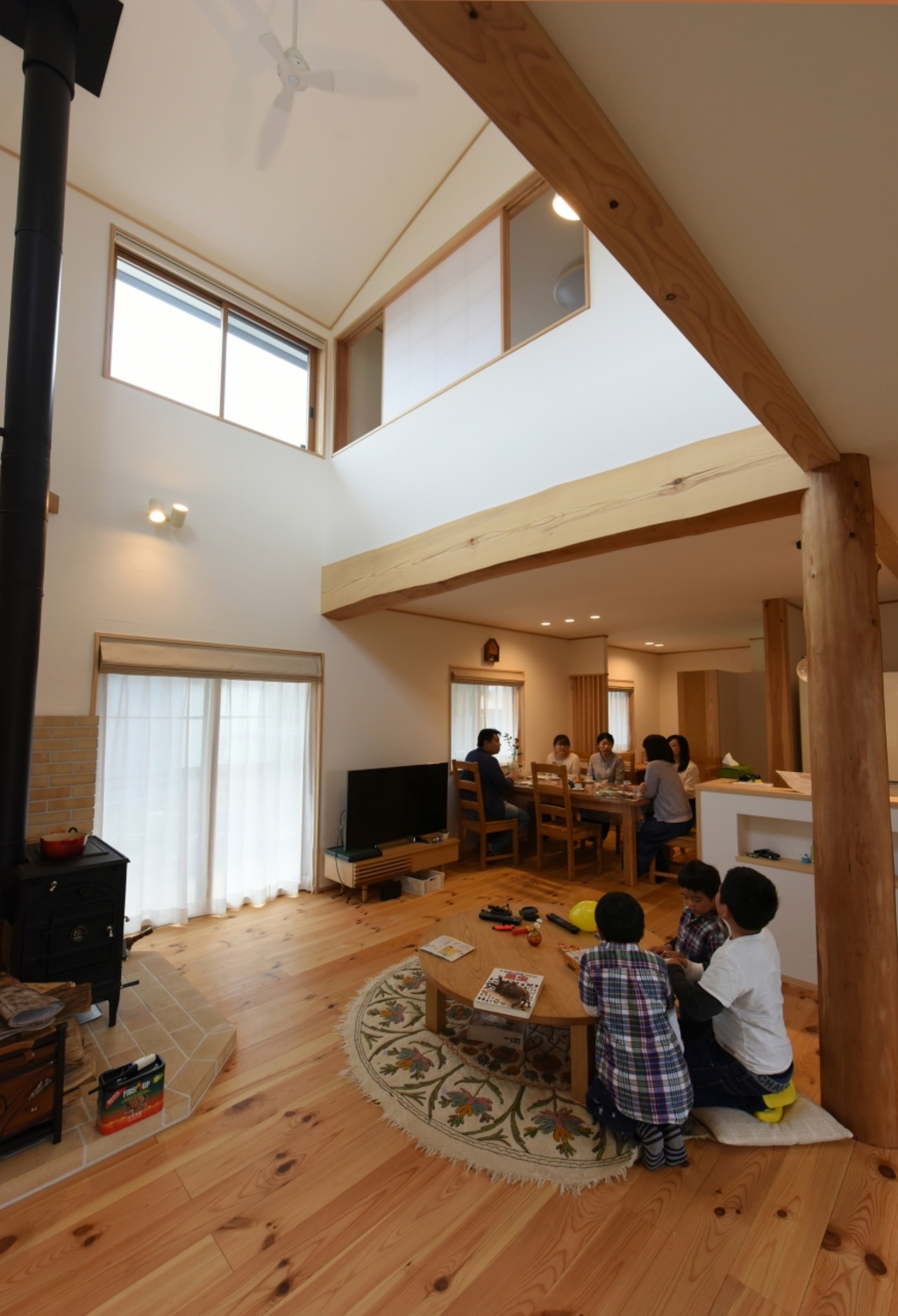 リビング上部は6畳の吹抜け。しっかり光が入る明るい空間に。