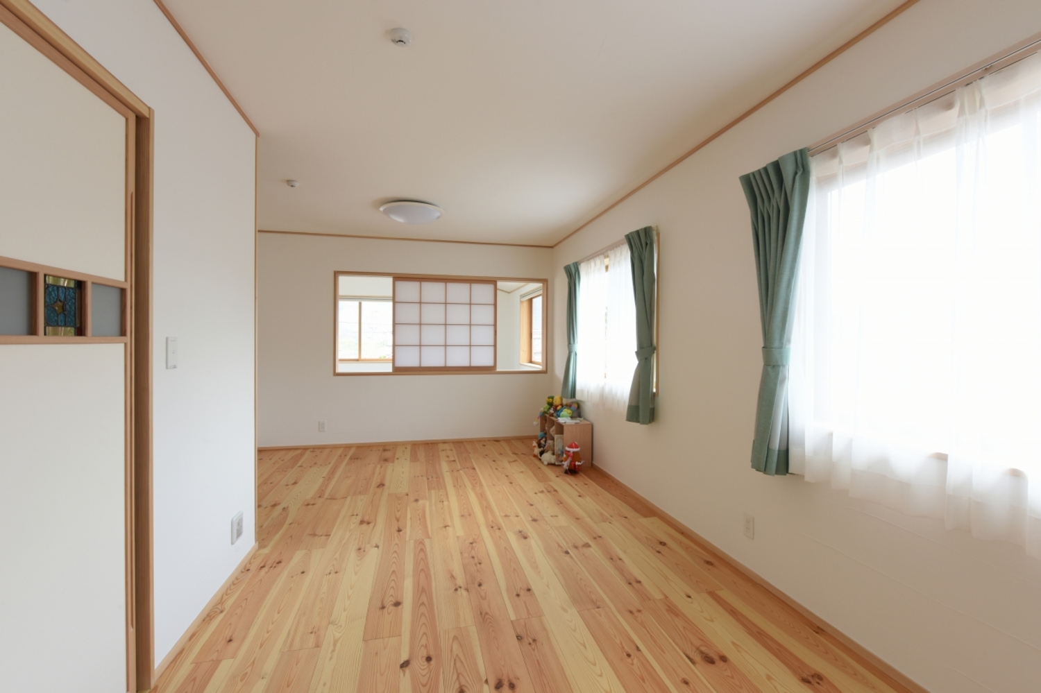 子供部屋は最初はオープンに。これだけ広ければ、のびのび走り回れる。