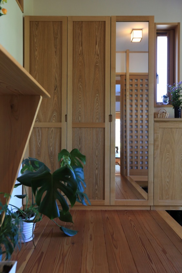 大容量の玄関収納も、地元の家具屋さんにオーダーした。