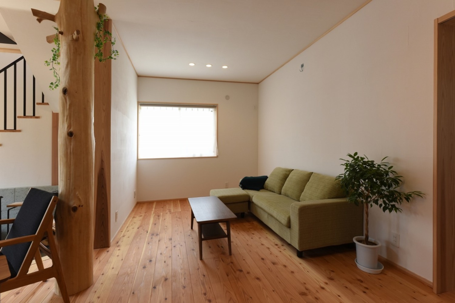 極力ものを置かないシンプルな暮らし。住みながら暮らし方を変えたり長く楽しめる。