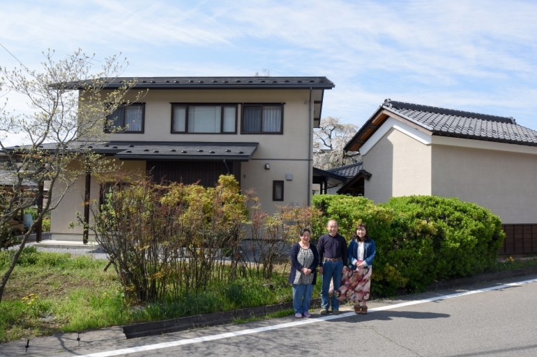 築200年以上の土蔵と調和する外観を目指した。
