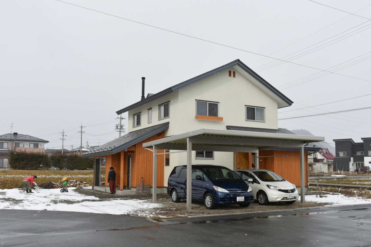 豪雪地帯の大町。屋根は5寸勾配。積雪が多い地域ならではの設計をした。