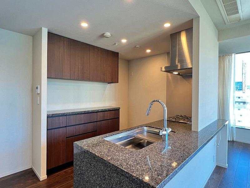 property_interior2_filename