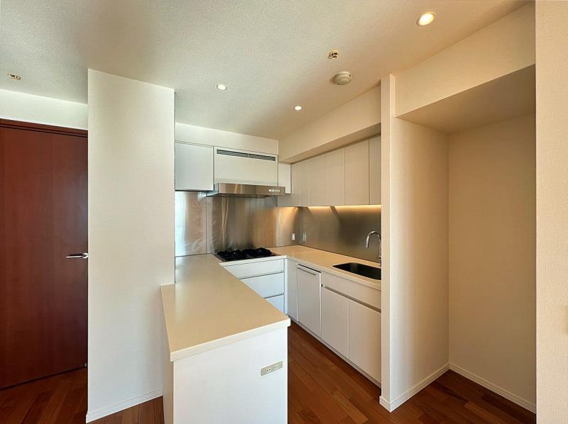 property_interior2_filename