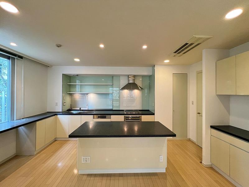 property_interior2_filename